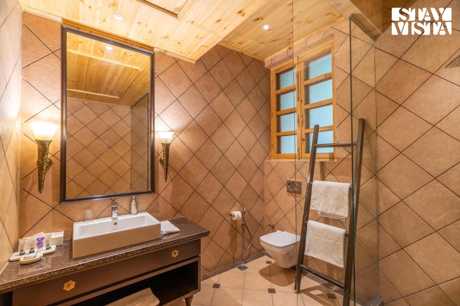 Stayvista At Sylvana Villas With Lawn, Bbq And Jacuzzi Kasauli Extérieur photo